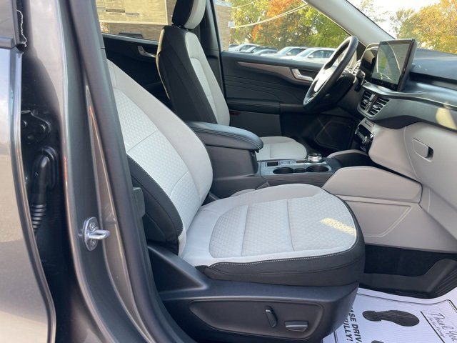 New 2025 Ford Escape Active w/ Active Premium Tech Pack image 19