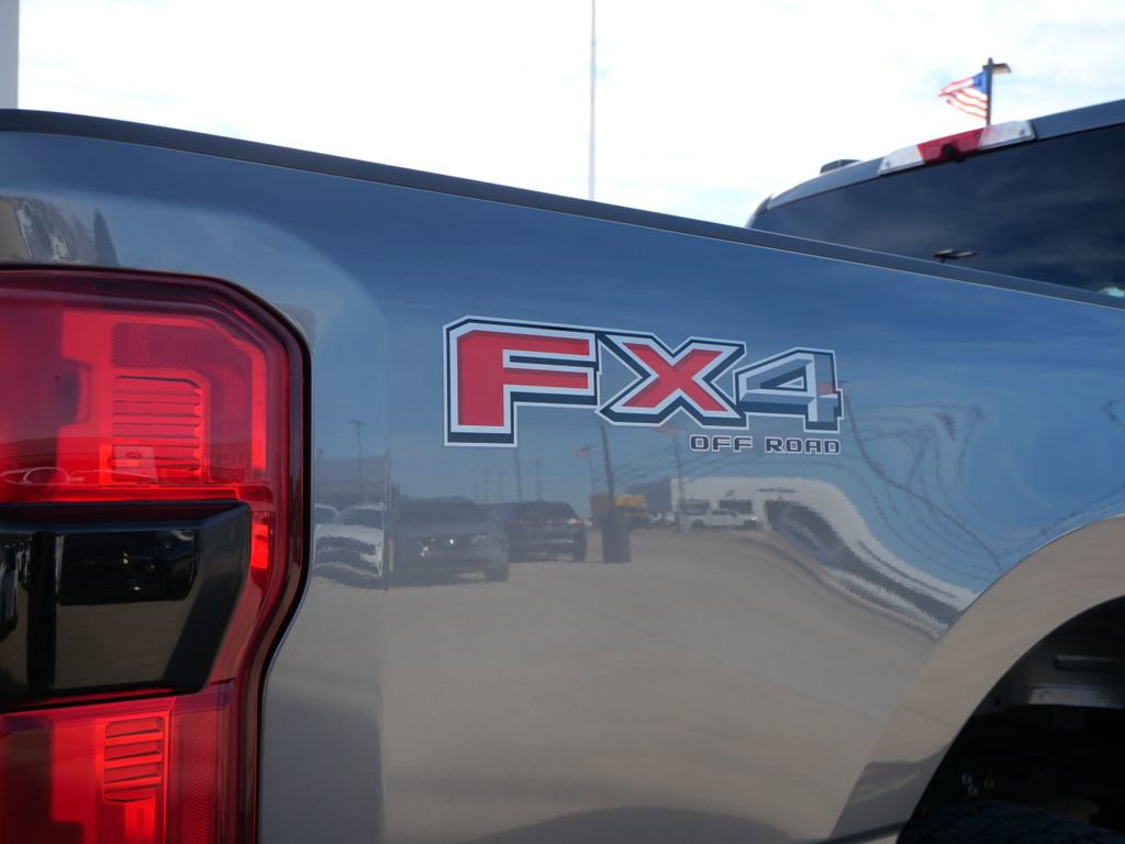 Used 2025 Ford F250 Lariat w/ FX4 Off-Road Package AWD/4WD image 9