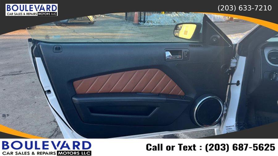 Used 2013 Ford Mustang Premium image 9