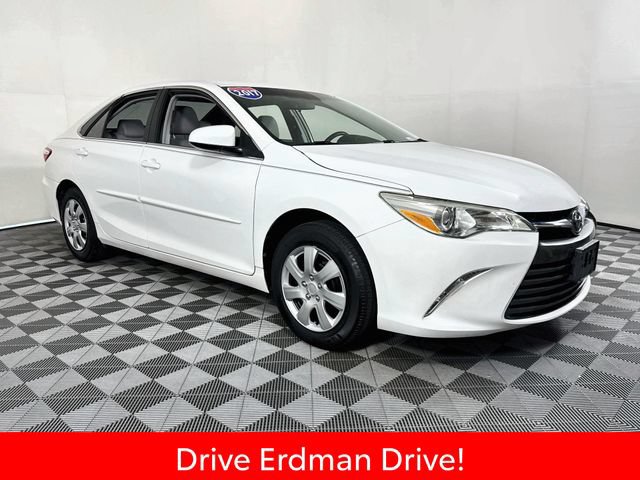 Used 2017 Toyota Camry LE FWD image 1