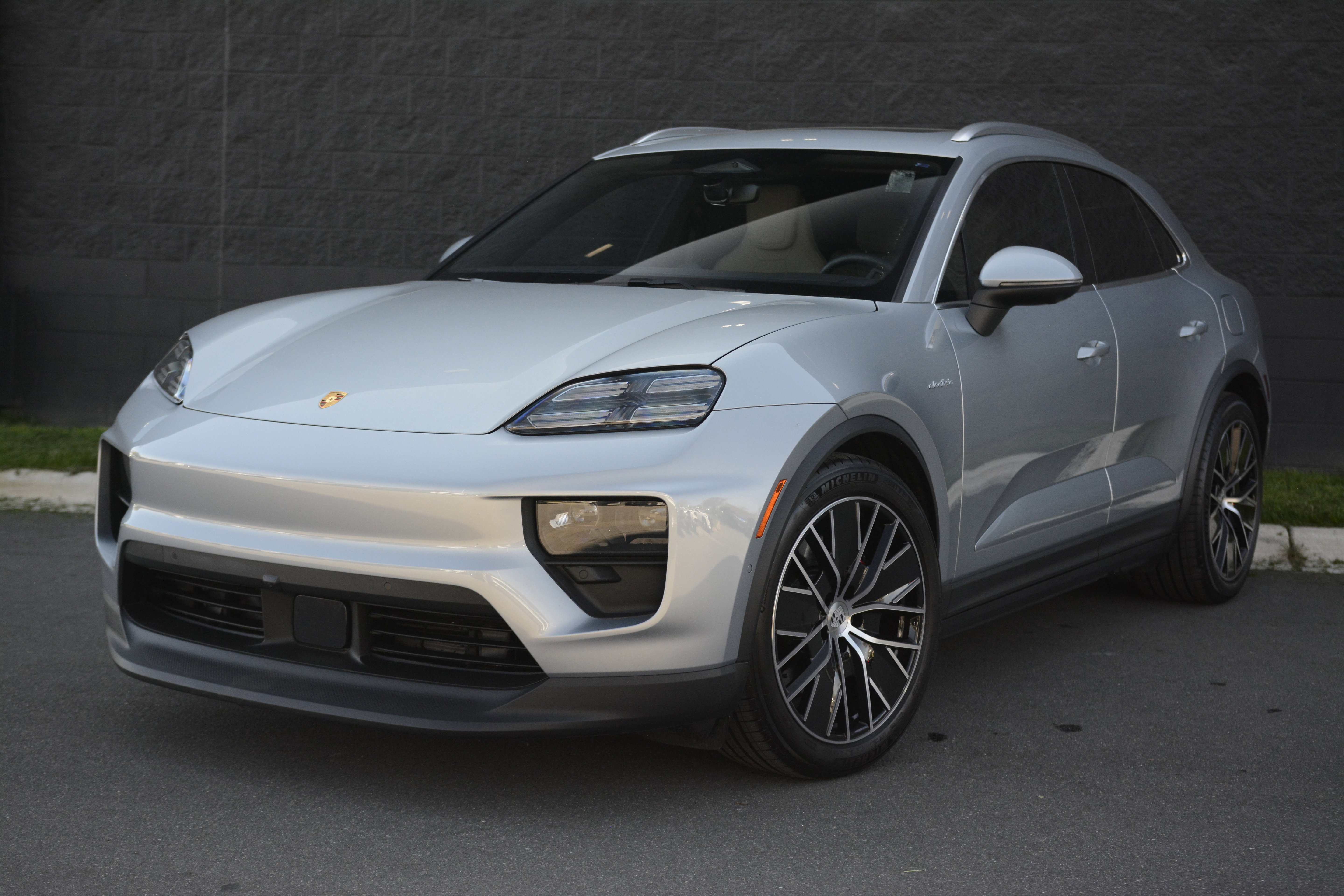 Certified 2025 Porsche Macan 4S Electric image 44