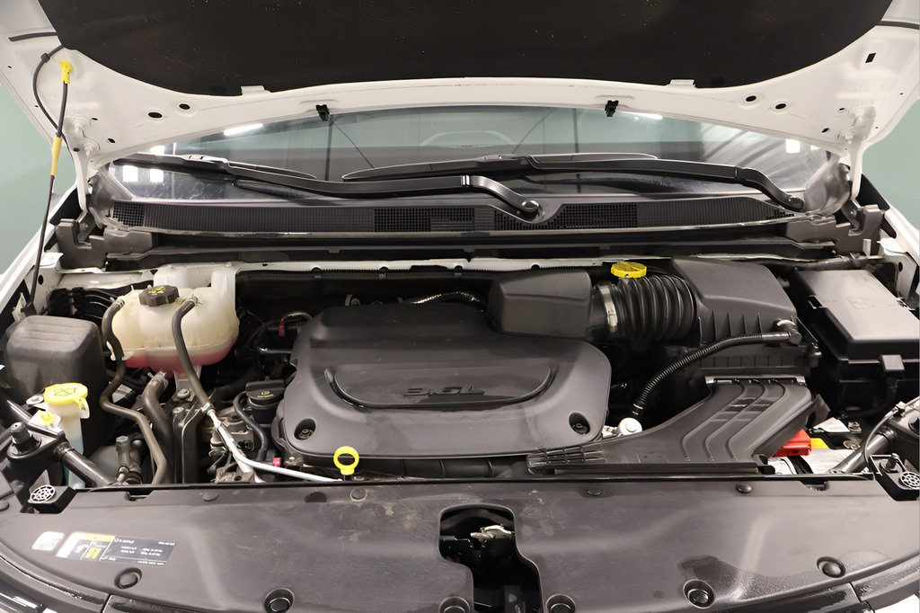 Used 2025 Chrysler Pacifica Select FWD image 24