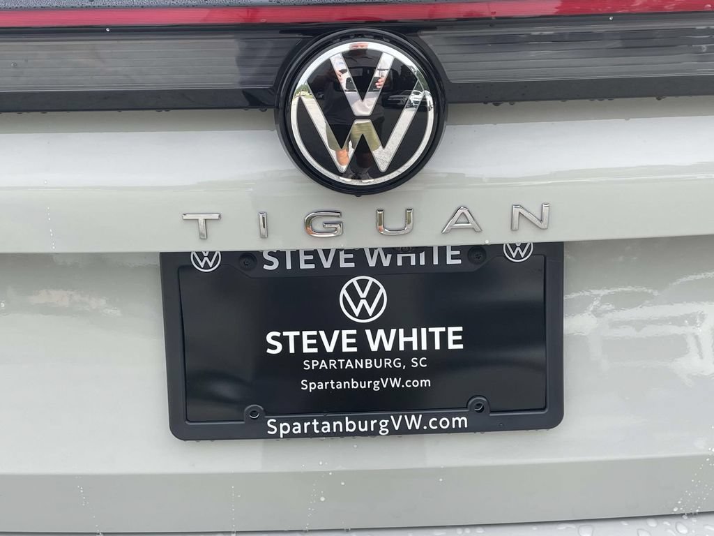 New 2026 Volkswagen Tiguan SEL R-Line AWD/4WD image 8