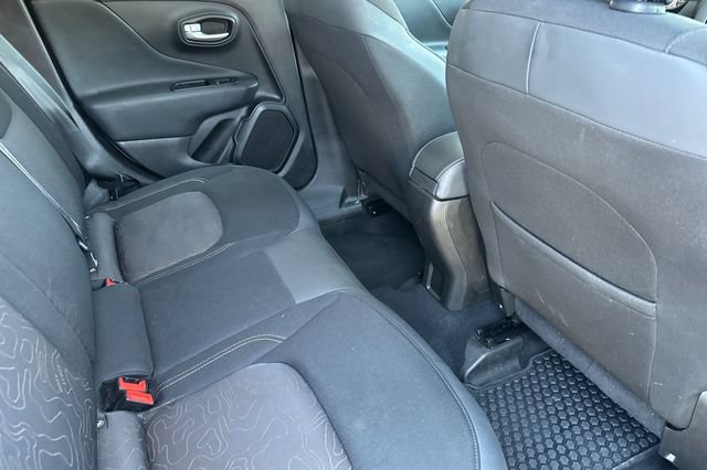 Used 2023 Jeep Renegade Latitude AWD/4WD image 18