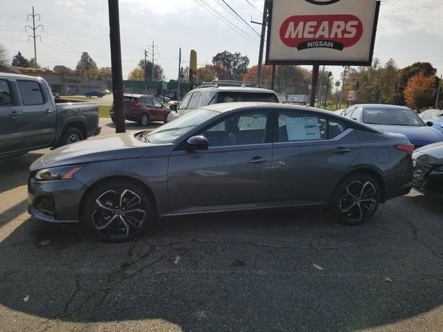 New 2025 Nissan Altima 2.5 SR image 3