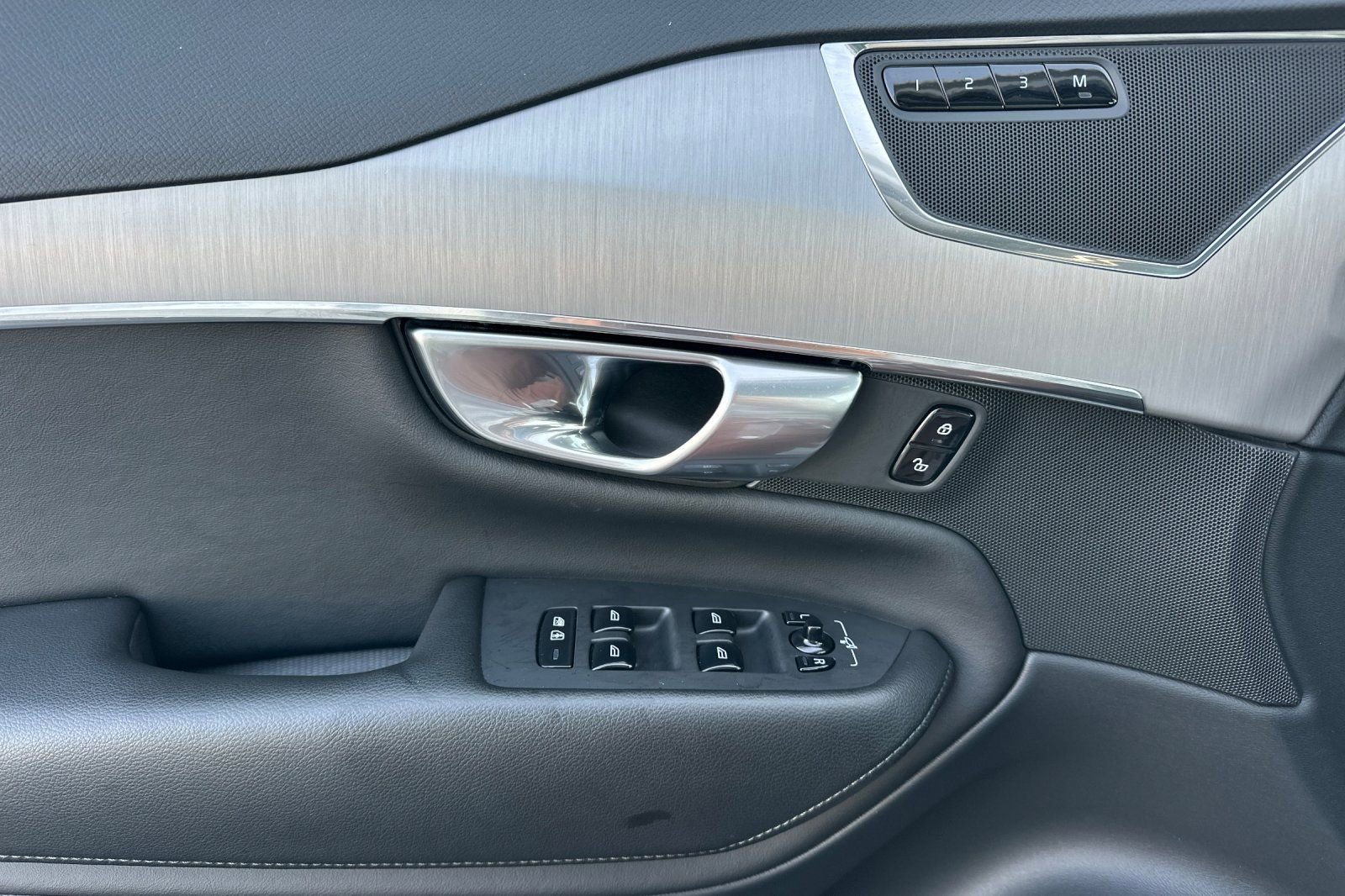 Certified 2023 Volvo XC90 B5 Core w/ Climate Package image 15