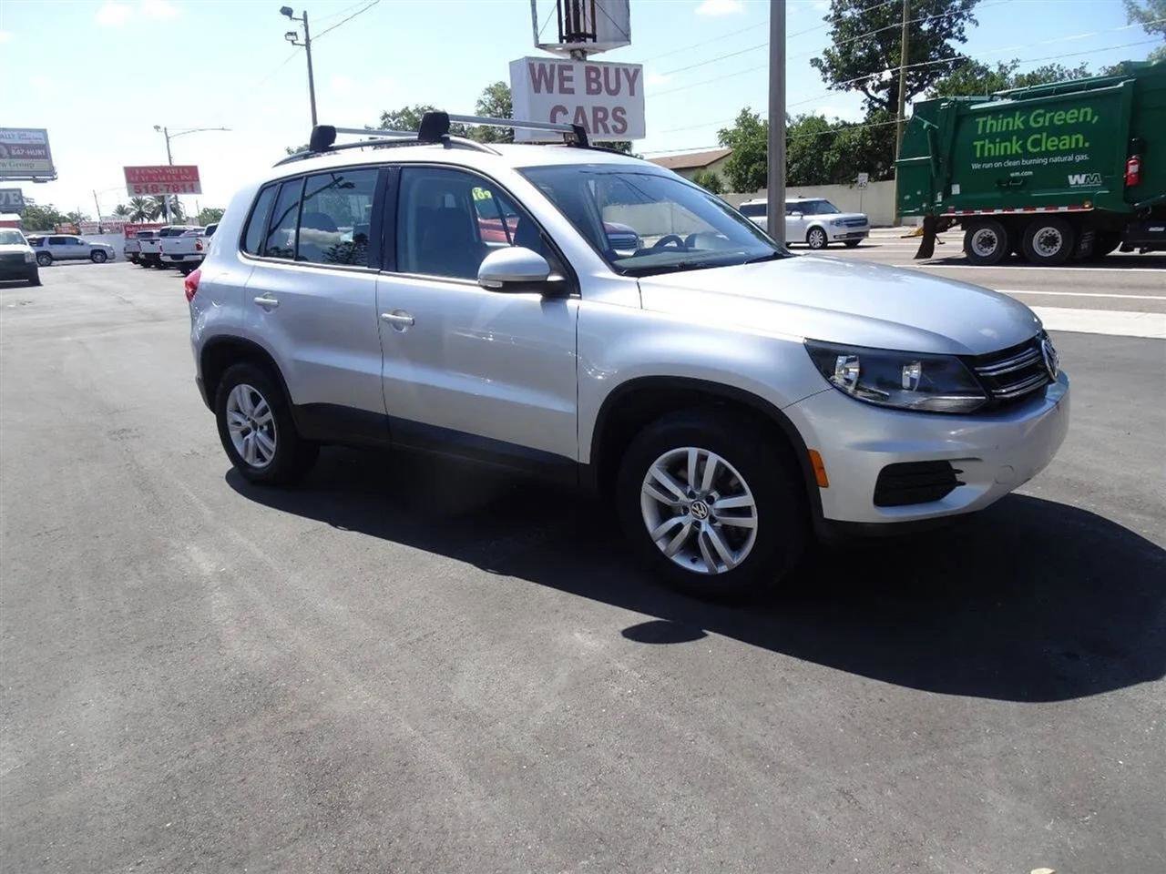 Used 2017 Volkswagen Tiguan S image 2