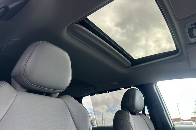 Certified 2026 Toyota Sienna XLE FWD image 23