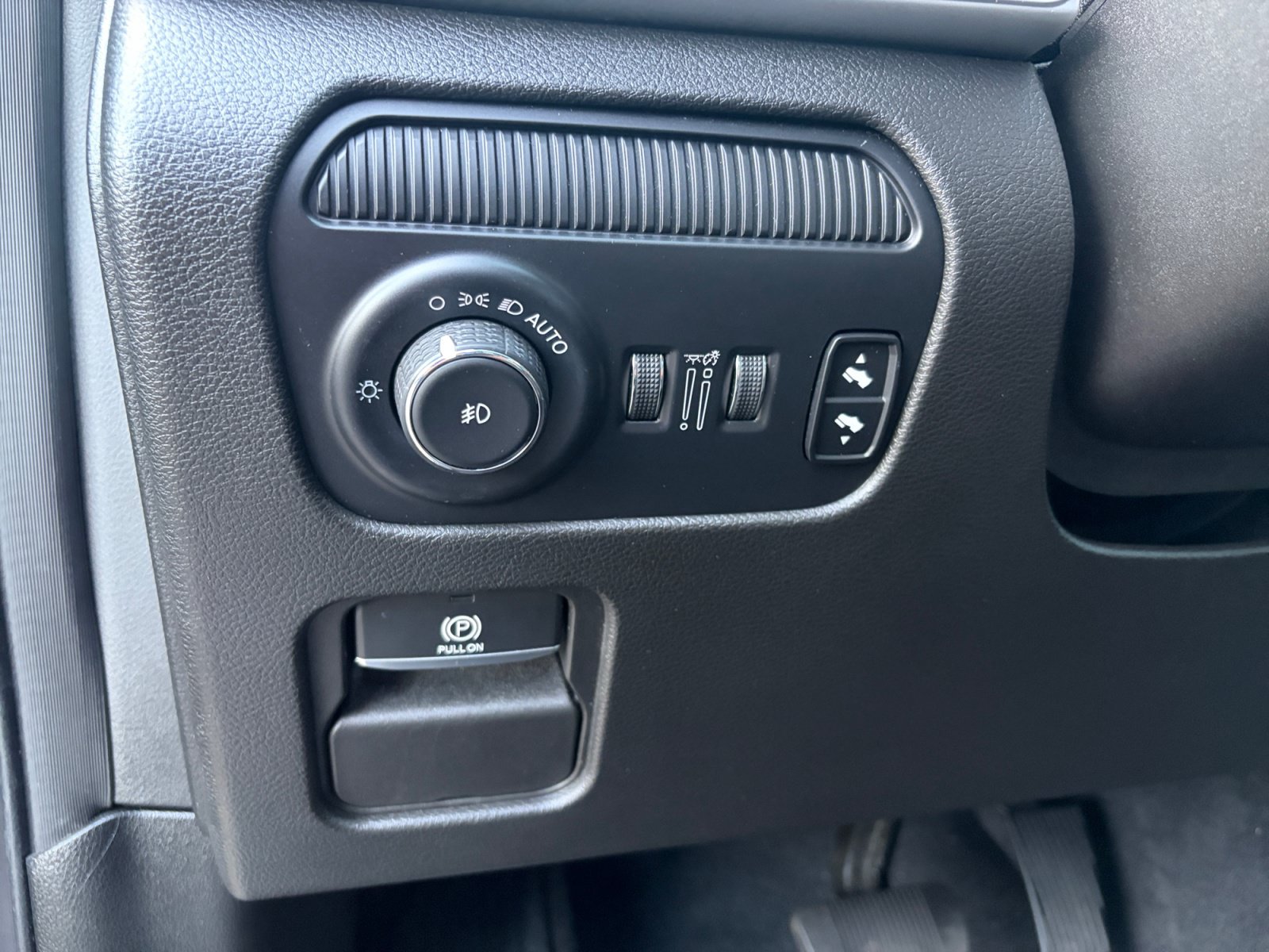 Used 2023 Jeep Wagoneer 4WD w/ Premium Group I image 17