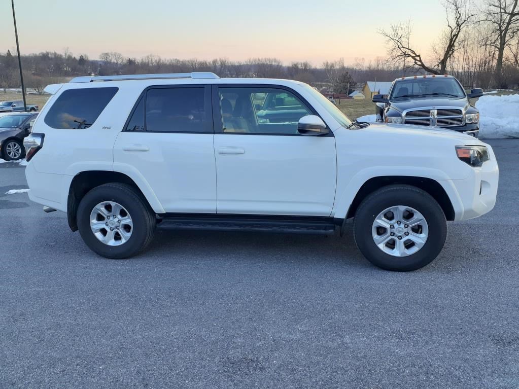 Used 2016 Toyota 4Runner SR5 image 3