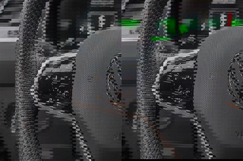 New 2024 Volkswagen Tiguan SE R-Line image 11