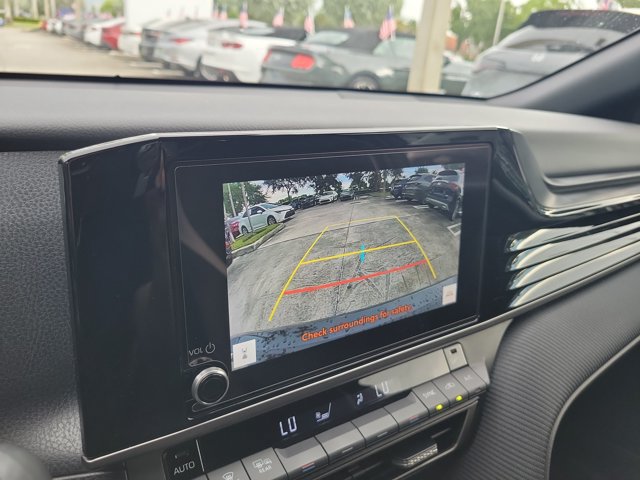 Used 2025 Toyota Camry SE FWD image 31