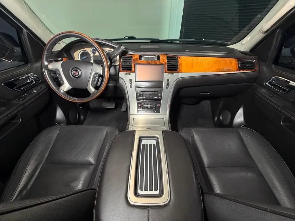 Used 2013 Cadillac Escalade ESV Platinum AWD/4WD image 29