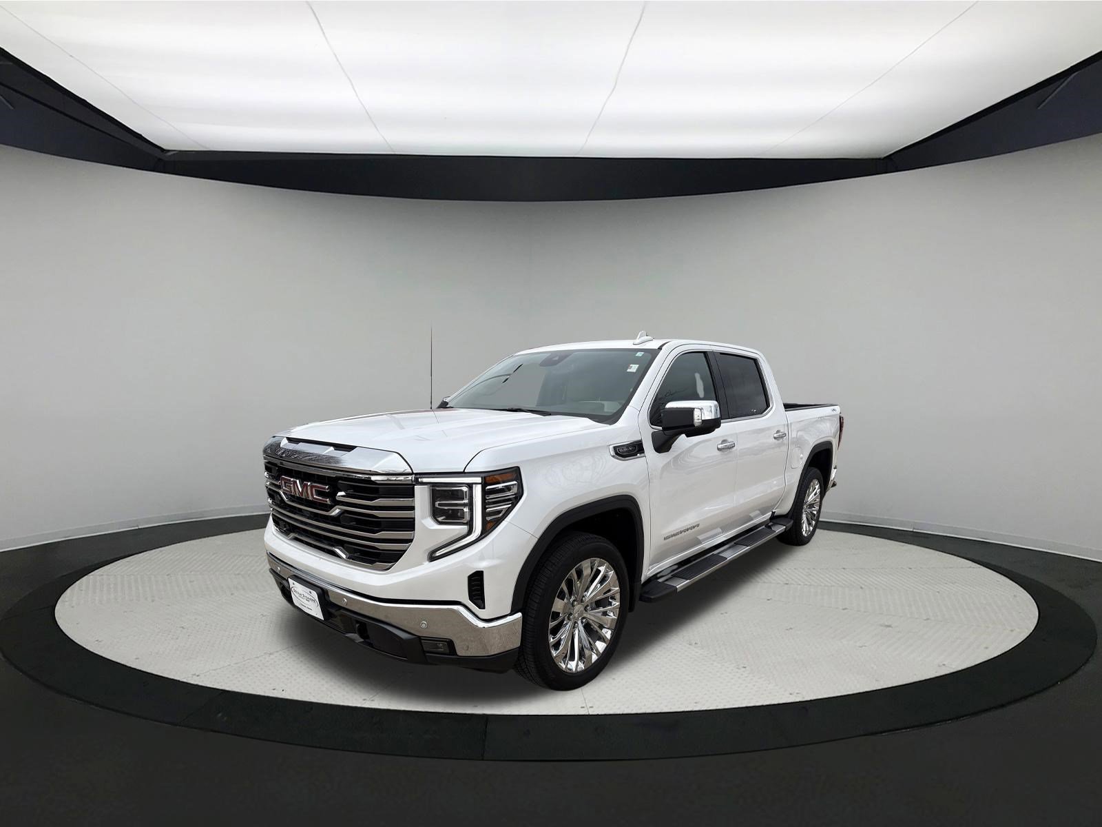 Used 2023 GMC Sierra 1500 SLT w/ SLT Premium Plus Package AWD/4WD image 3