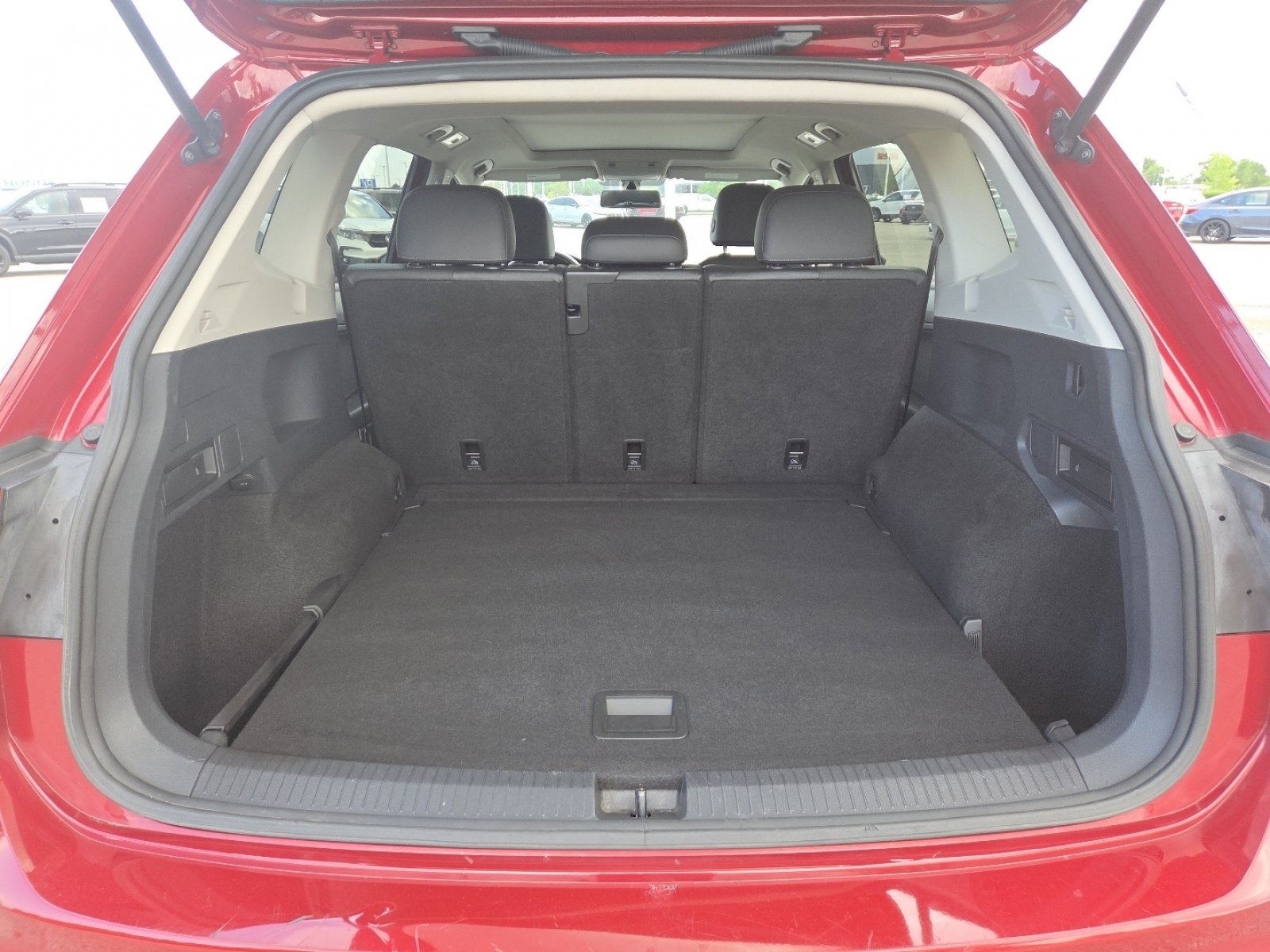 Used 2019 Volkswagen Tiguan SE w/ Panoramic Sunroof Package AWD/4WD image 18