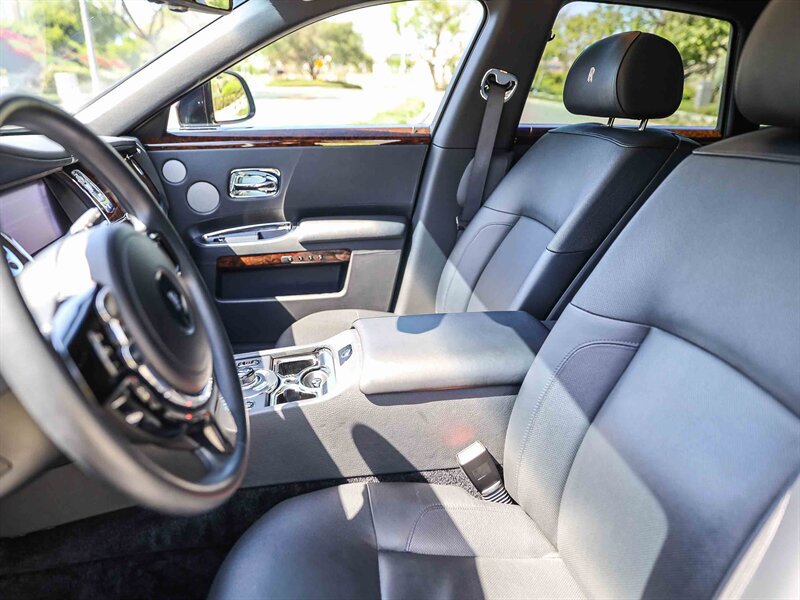 Used 2012 Rolls-Royce Ghost RWD image 25