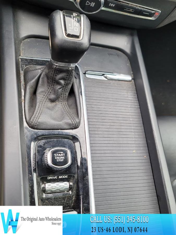Used 2019 Volvo XC60 T6 Momentum w/ Multimedia Package AWD/4WD image 22