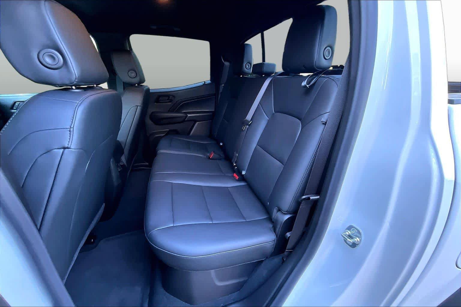 Used 2025 Chevrolet Colorado Trail Boss AWD/4WD image 21