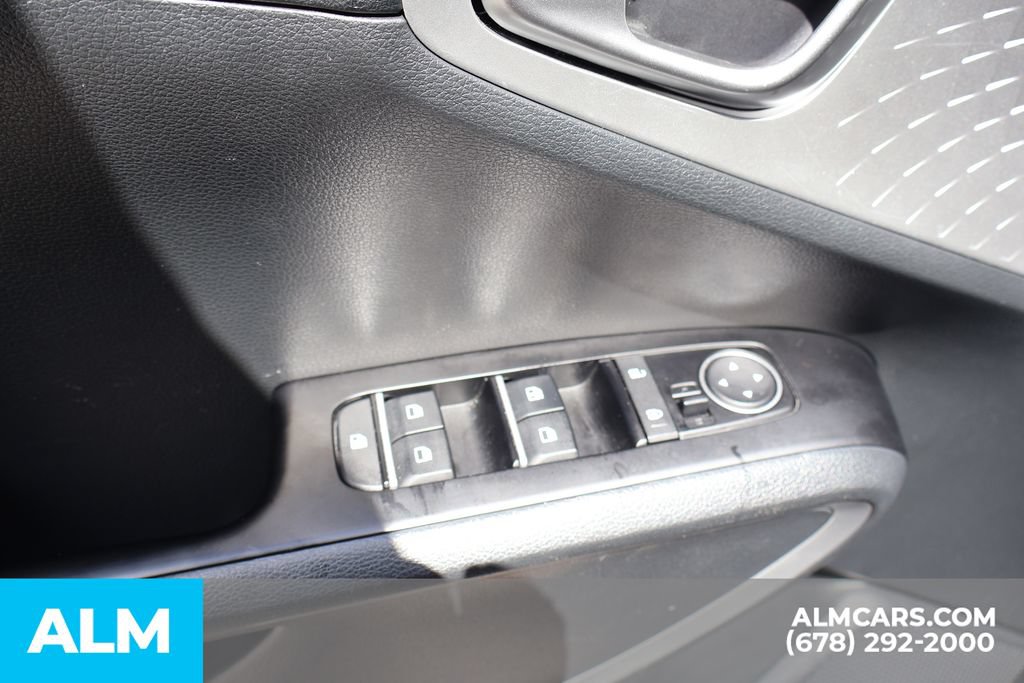 Used 2025 Kia Soul LX w/ LX Technology Package FWD image 11