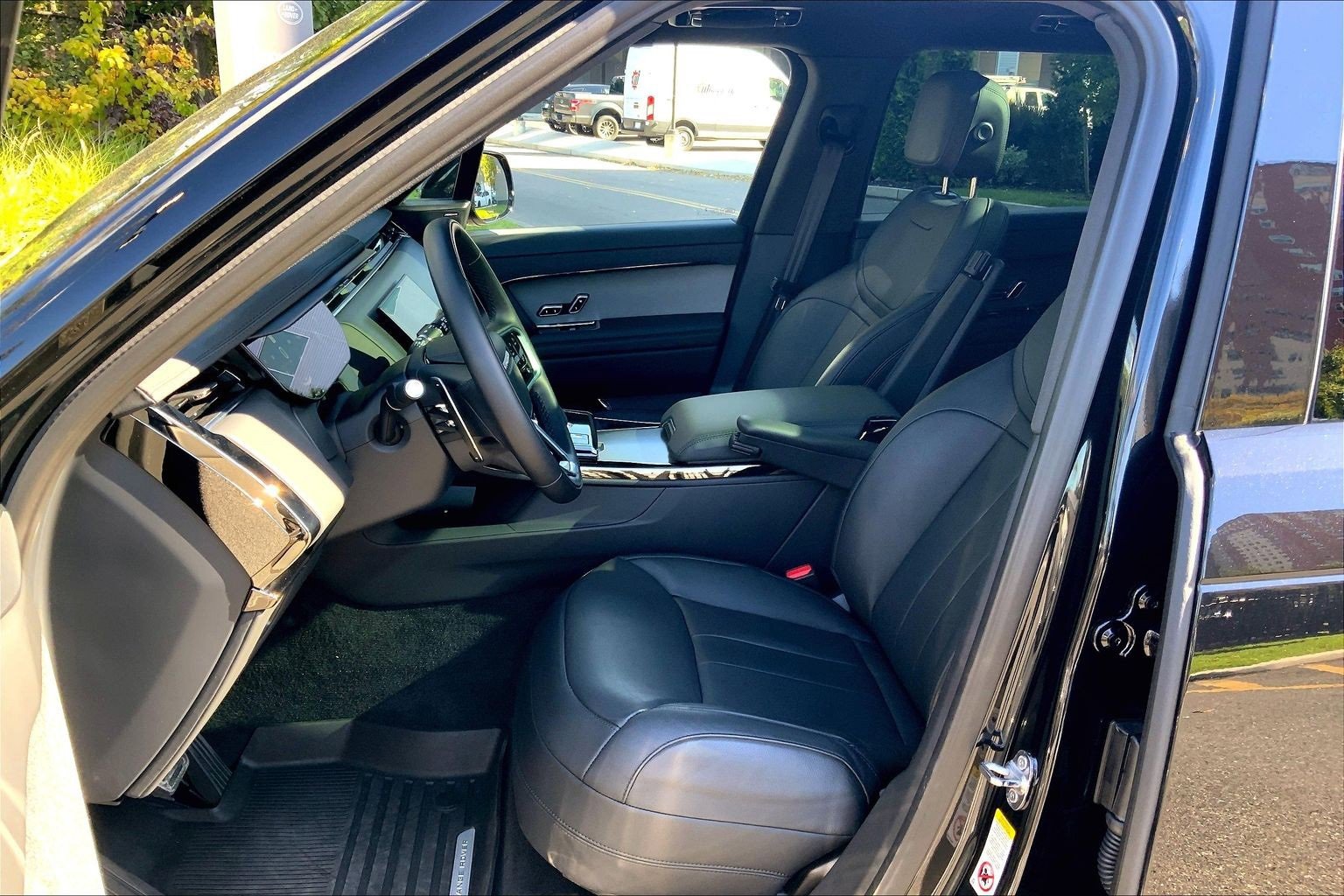 Used 2025 Land Rover Range Rover Sport image 7