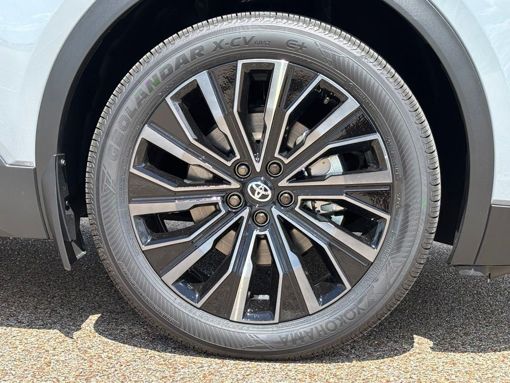 New 2026 Toyota C-HR AWD/4WD image 7