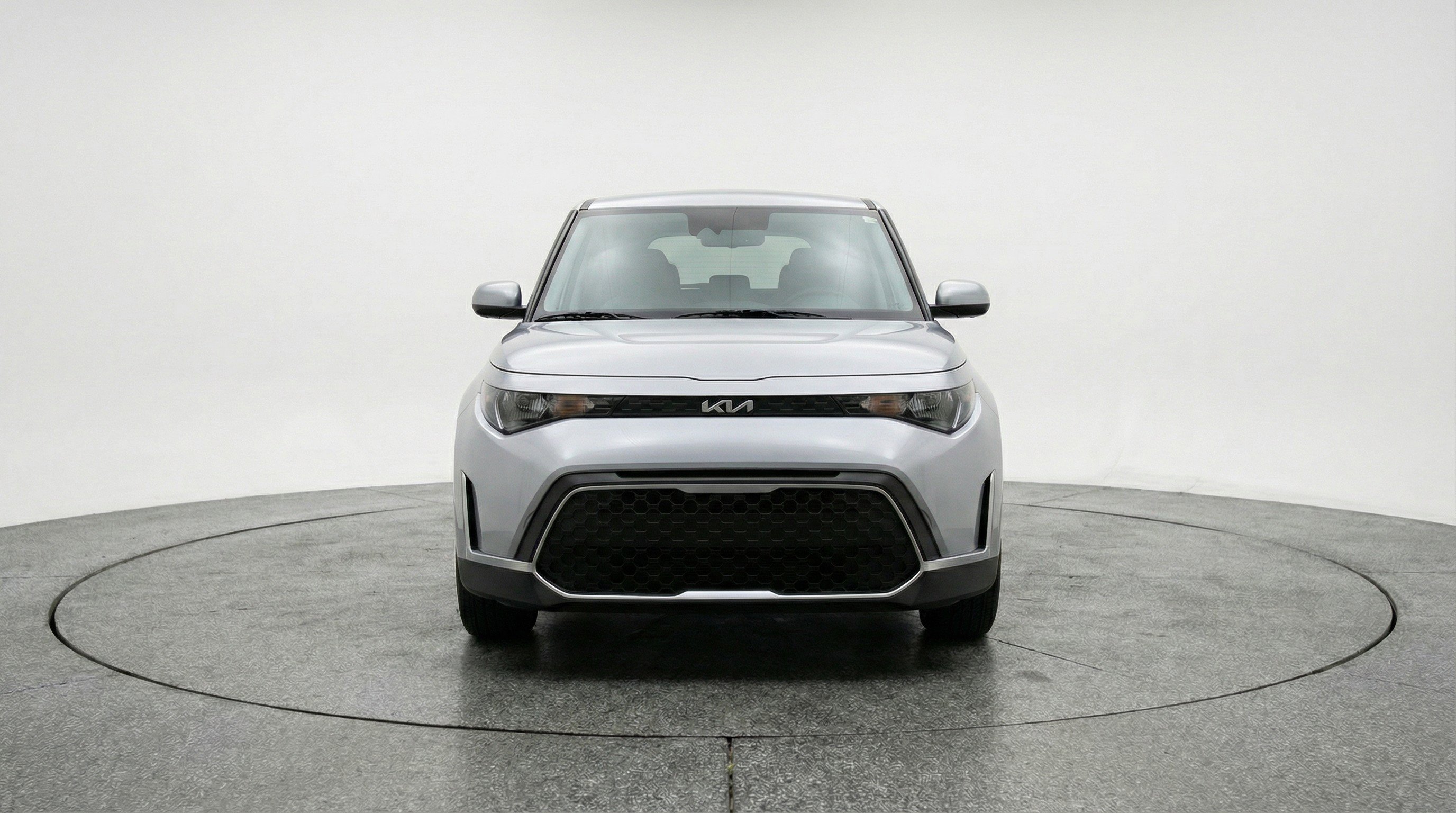 Used 2025 Kia Soul LX w/ LX Technology Package image 2
