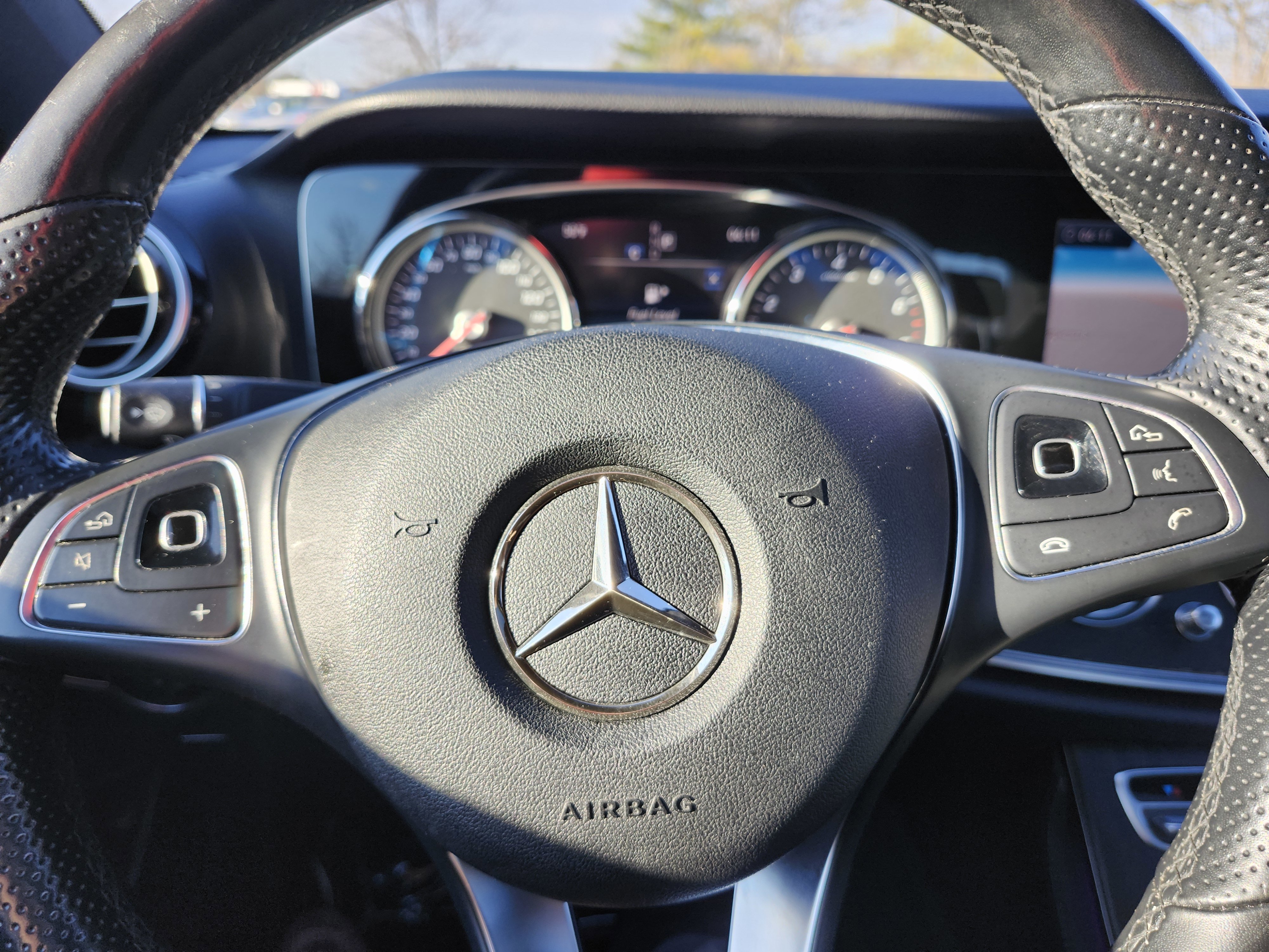 Used 2018 Mercedes-Benz E 400 E 400 w/ Premium 1 Package image 31