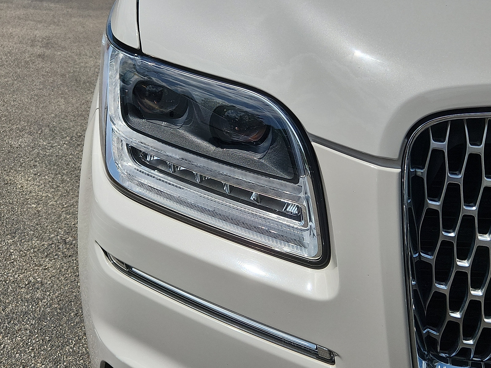 Used 2021 Lincoln Navigator L Reserve w/ Luxury Package AWD/4WD image 9