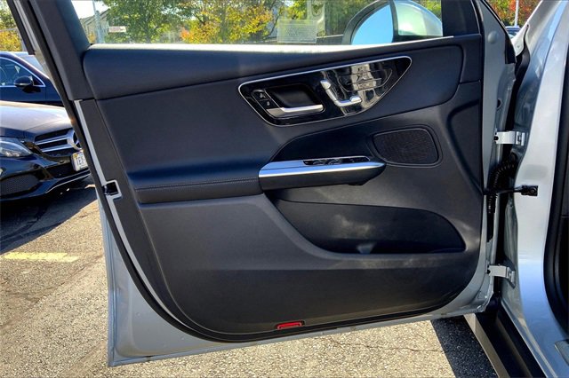 Used 2025 Mercedes-Benz GLC 300 4MATIC image 18