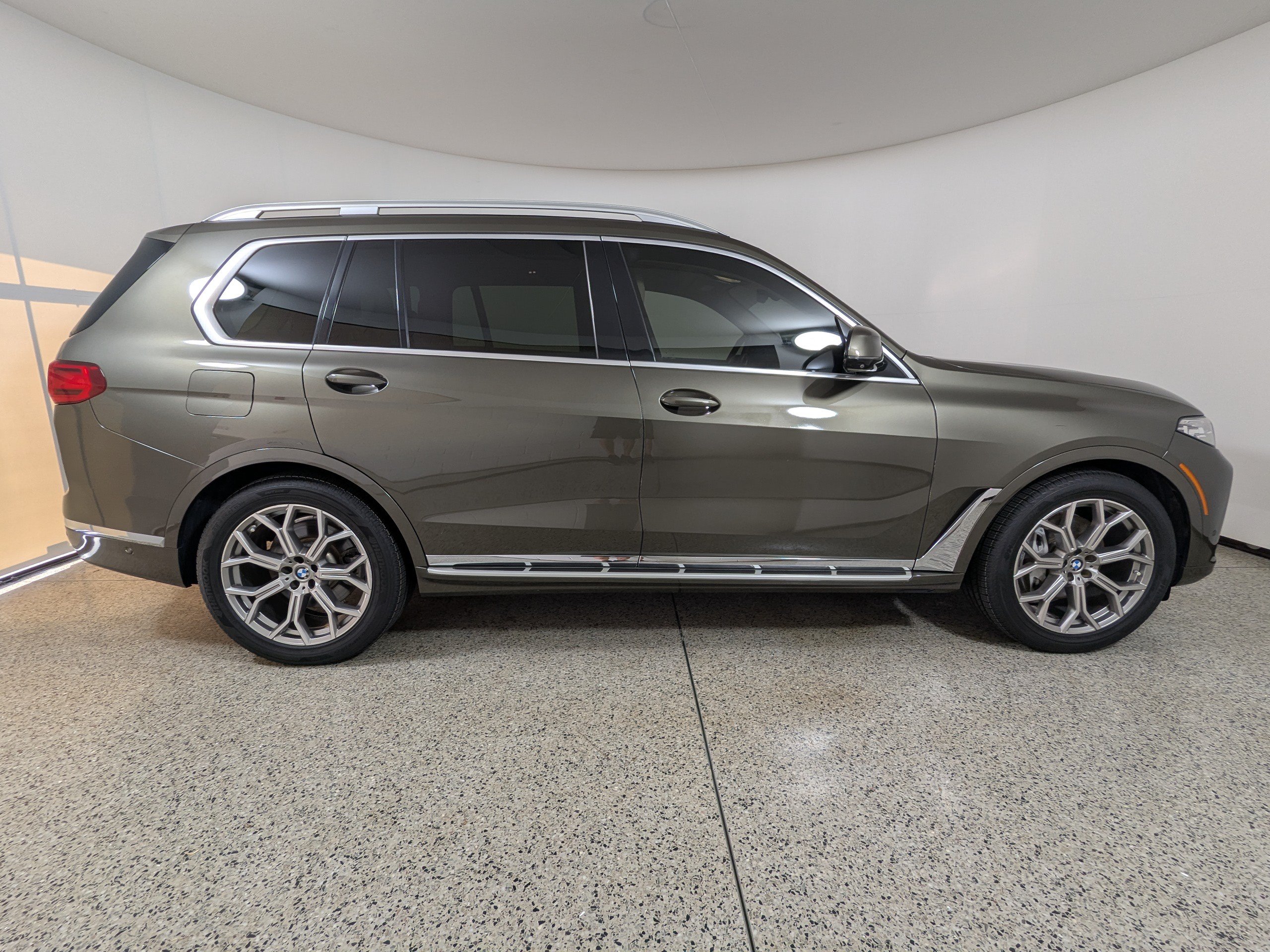 Used 2020 BMW X7 xDrive40i w/ Premium Package AWD/4WD image 8