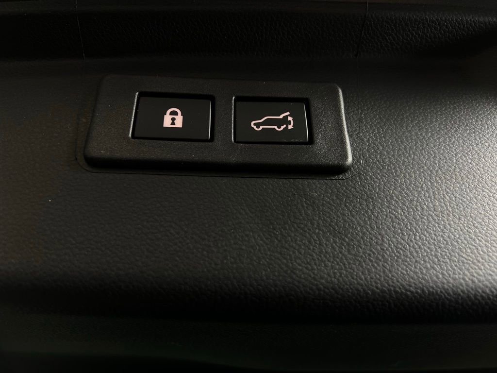 Used 2025 Subaru Outback Touring XT image 31