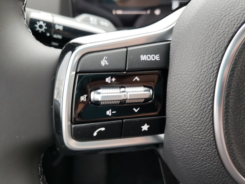 New 2026 Kia Carnival FWD image 12