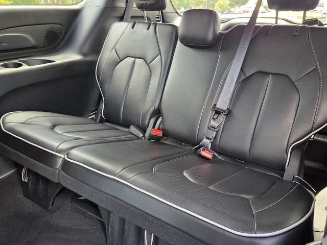 Used 2026 Chrysler Pacifica Limited w/ S Appearance Package FWD image 12