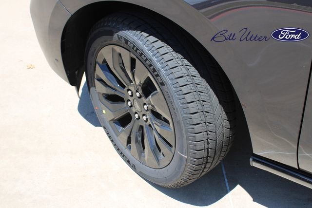 New 2025 Ford Expedition Platinum w/ Stealth Appearance Package image 5