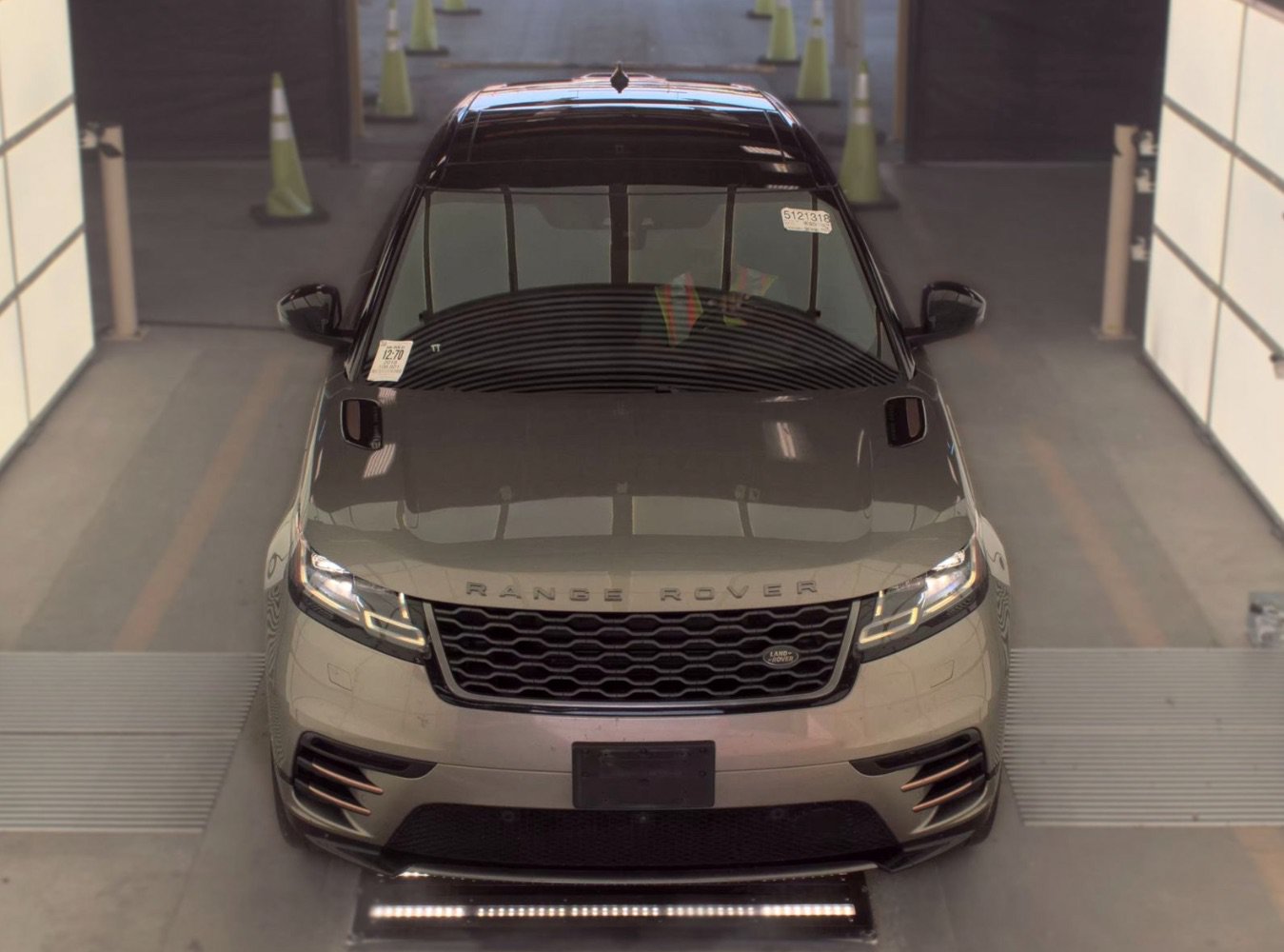 Used 2018 Land Rover Range Rover Velar R-Dynamic HSE AWD/4WD image 2