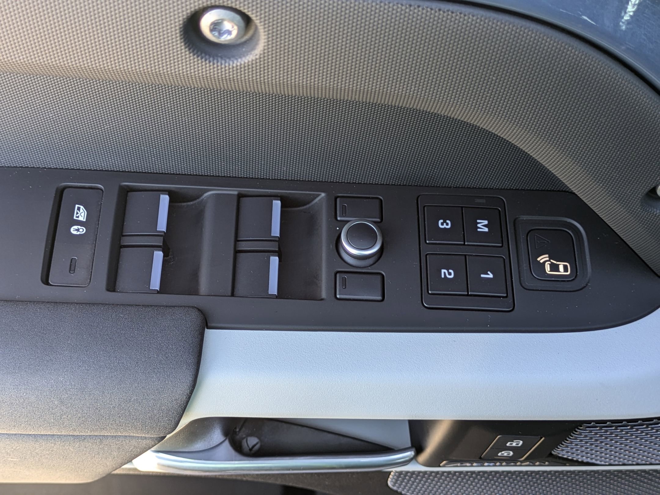 Used 2020 Land Rover Defender 110 SE image 21