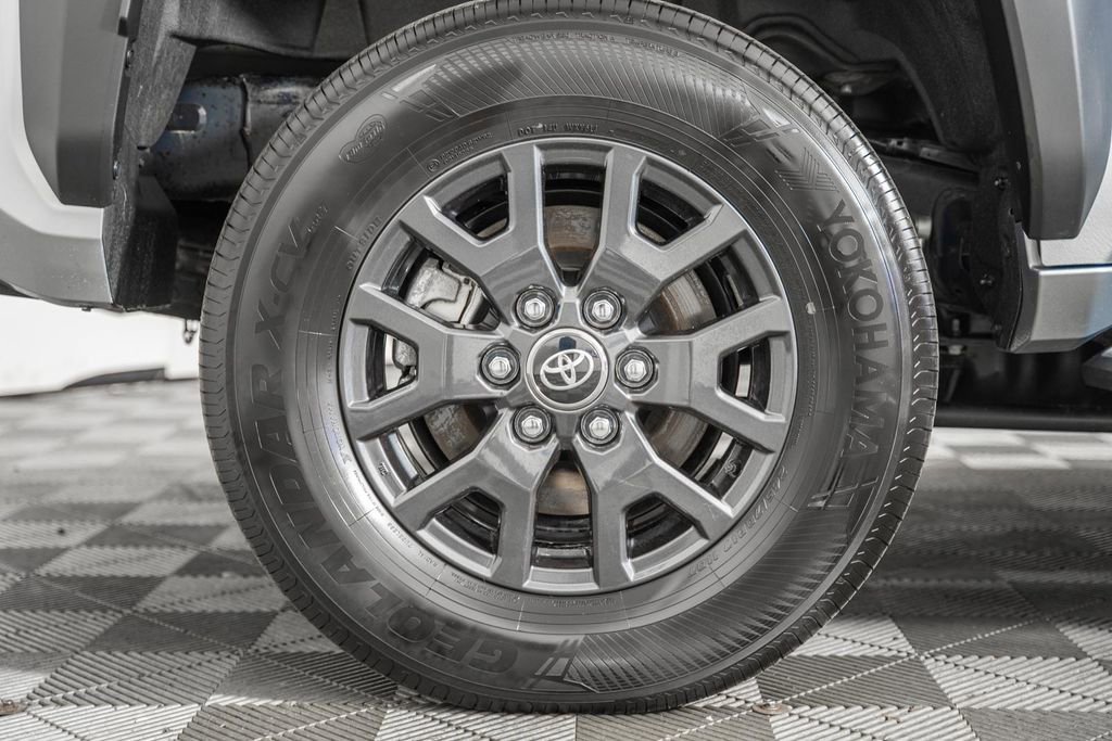 Certified 2025 Toyota 4Runner SR5 AWD/4WD image 17