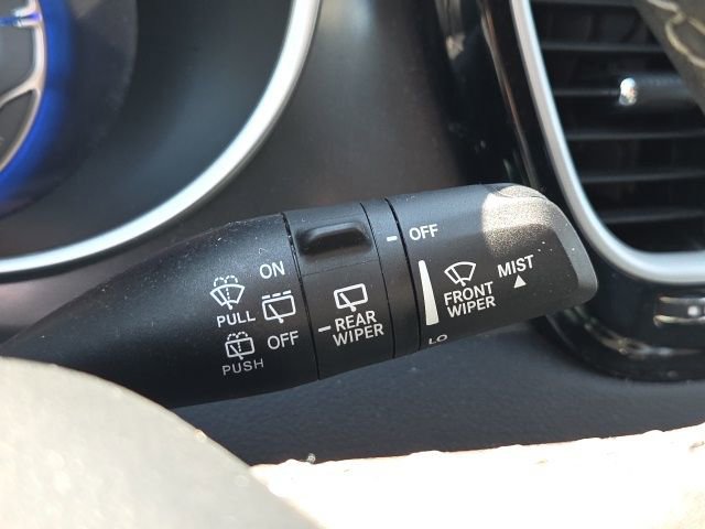 Used 2023 Chrysler Pacifica Touring-L image 44