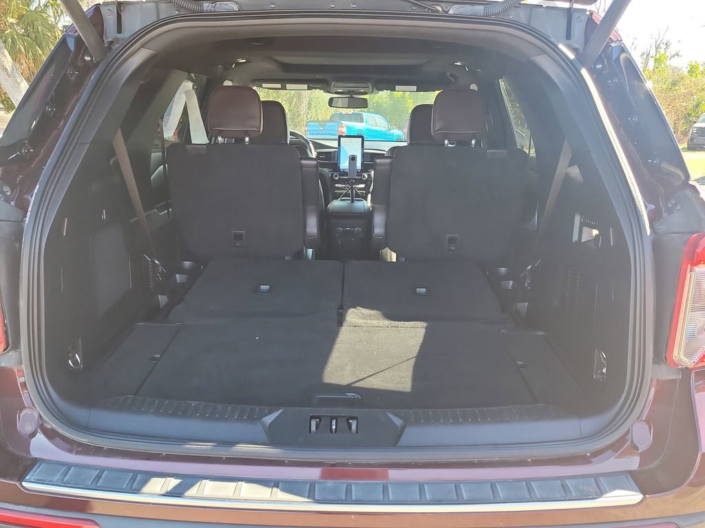 Certified 2022 Ford Explorer Platinum w/ Equipment Group 601A AWD/4WD image 8