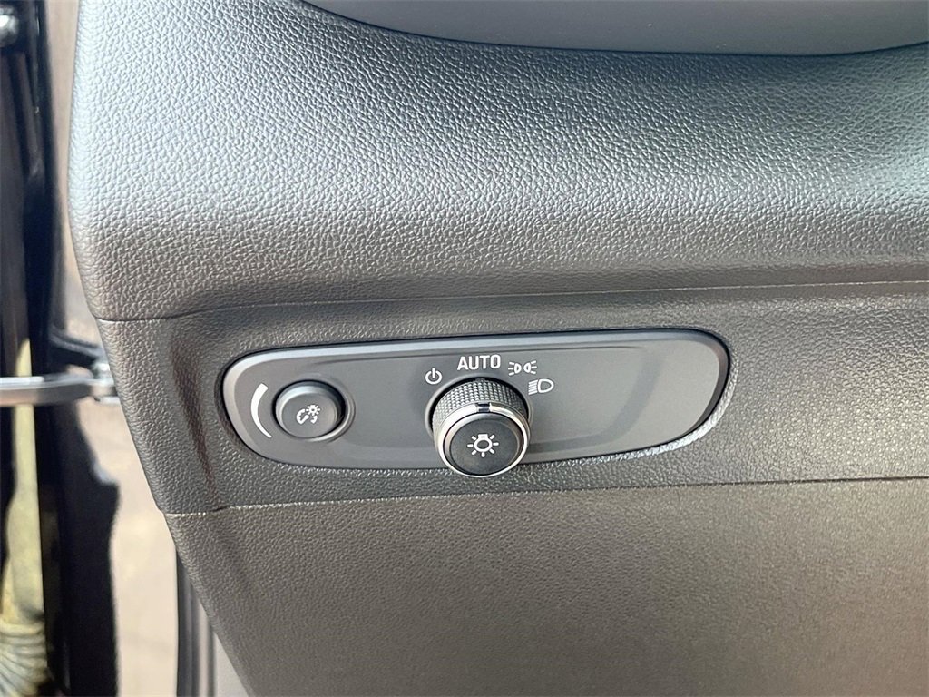 Certified 2022 Buick Envision Essence w/ Safety Package image 18