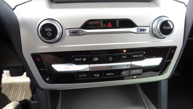 Certified 2022 Ford Explorer XLT w/ Equipment Group 202A image 20