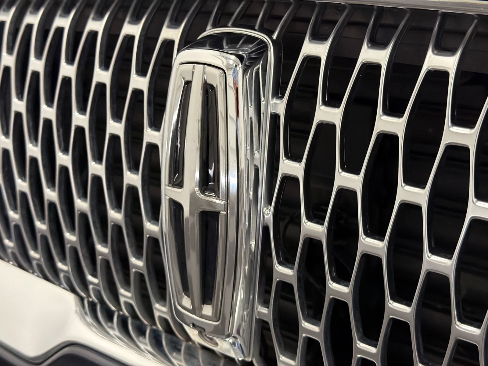 Used 2023 Lincoln Aviator Reserve w/ Equipment Group 201A AWD/4WD image 14