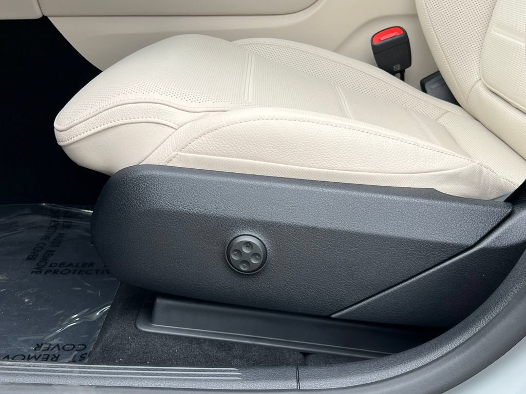 New 2027 Mercedes-Benz GLC 300 4MATIC image 11