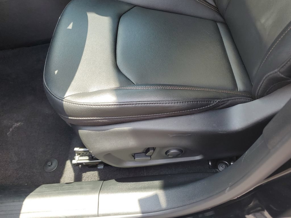 Used 2024 Jeep Compass Latitude w/ Sun and Sound Group AWD/4WD image 18