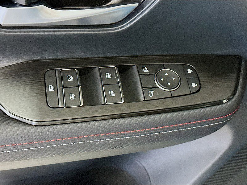 New 2026 Nissan Kicks SR w/ SR Premium Package AWD/4WD image 19
