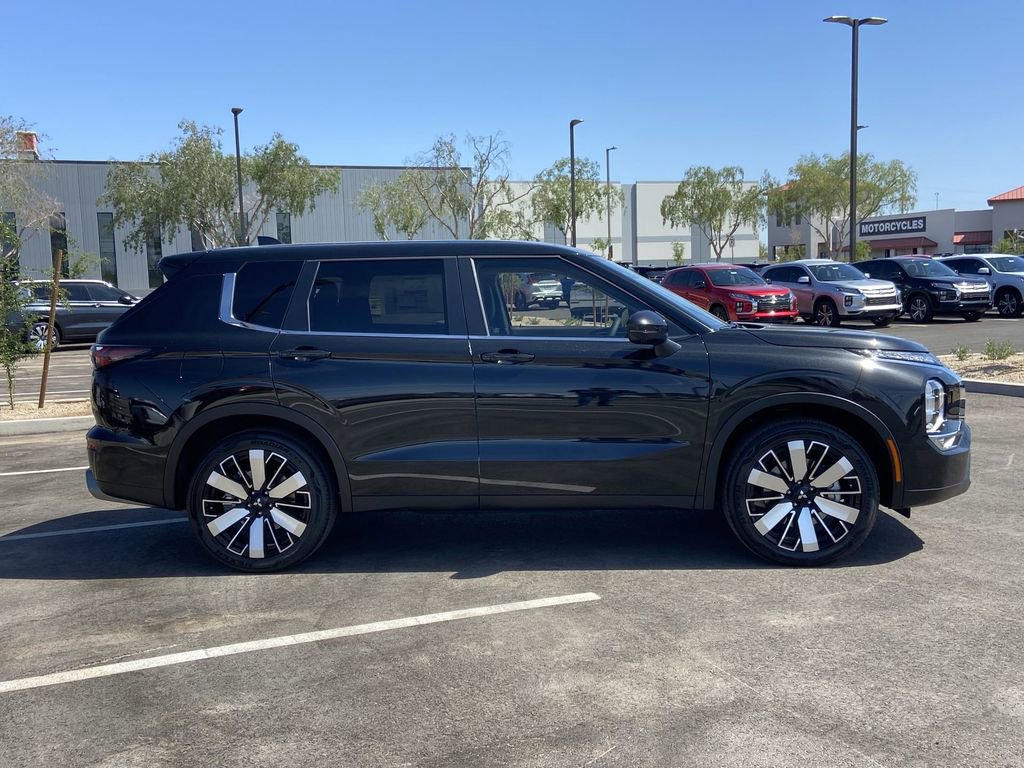 New 2026 Mitsubishi Outlander SE AWD/4WD image 2