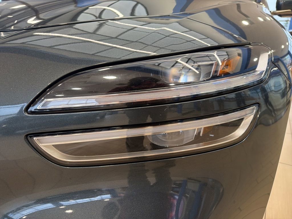 Used 2023 Genesis G70 3.3T w/ Sport Advanced Package image 9