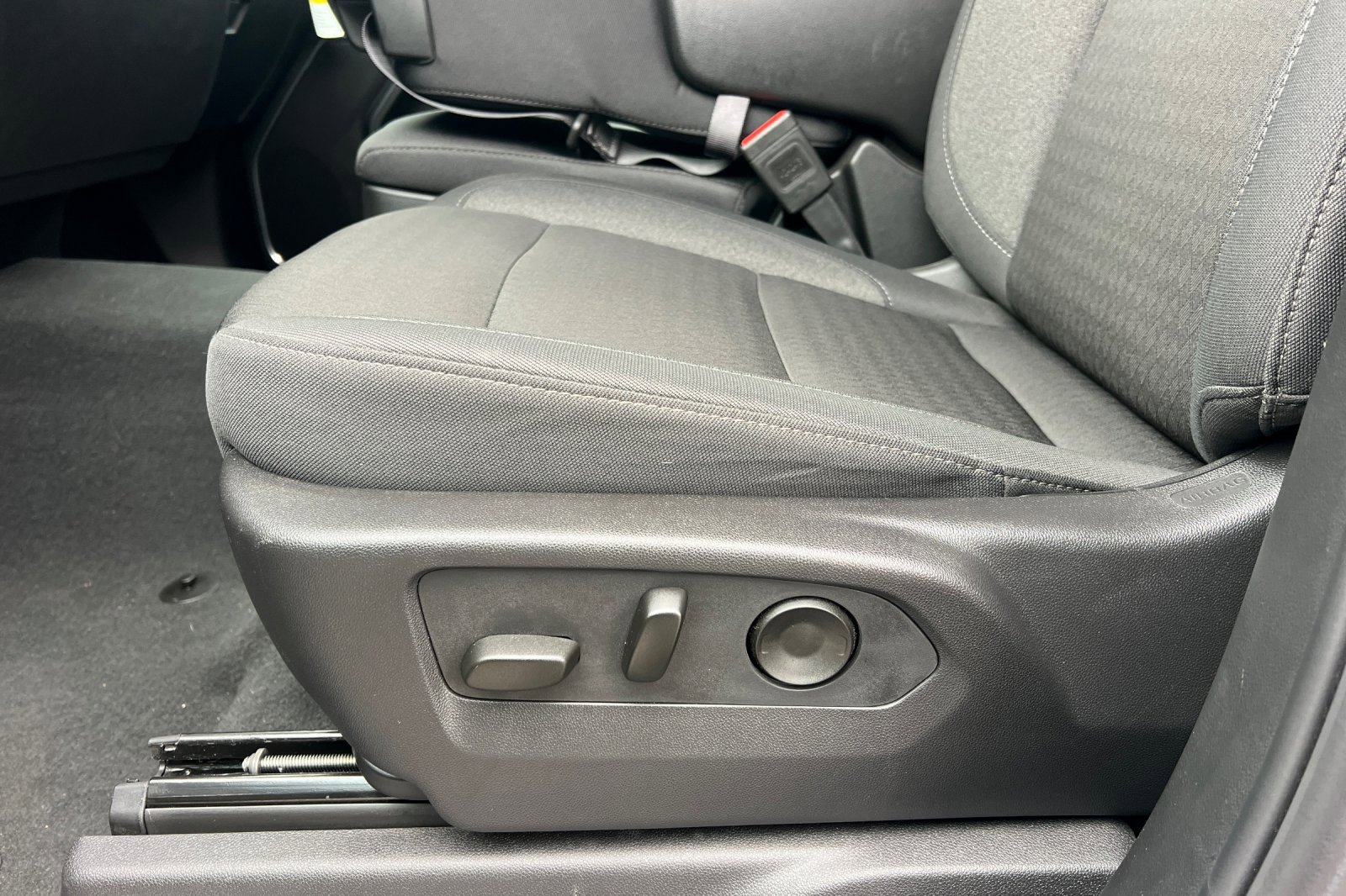 Used 2025 GMC Sierra 1500 SLE image 14