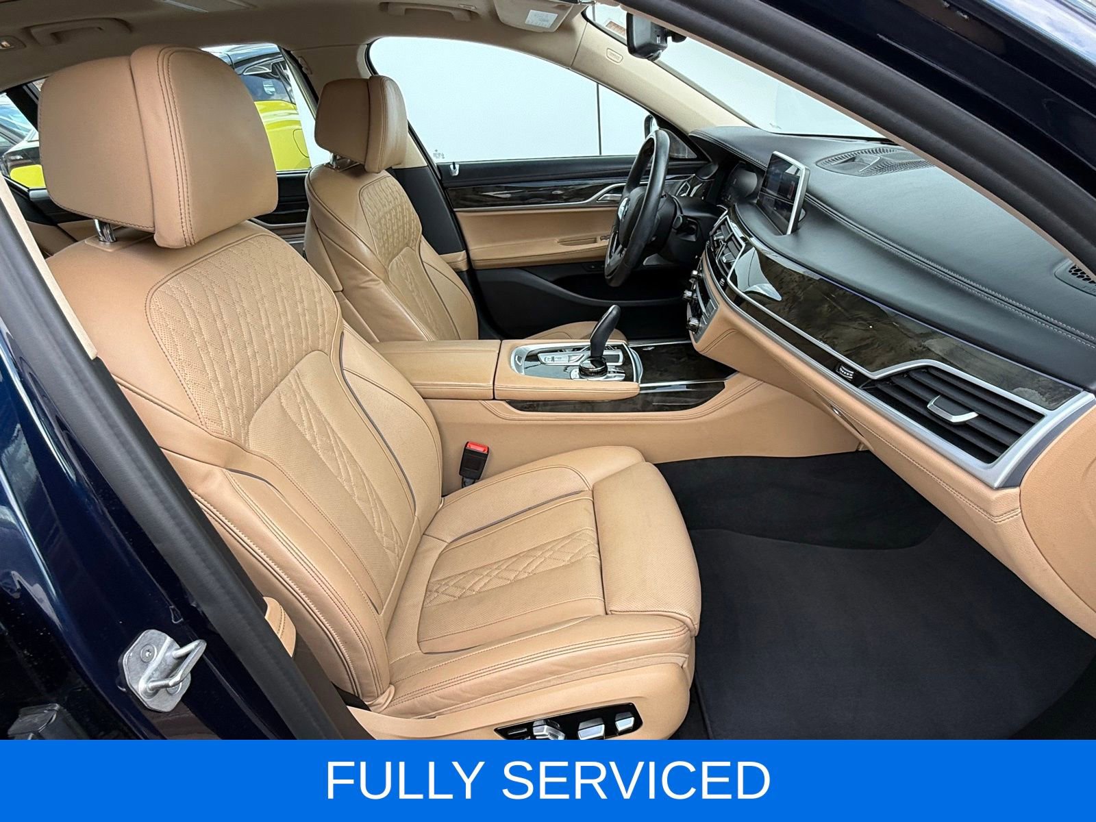 Used 2021 BMW 750i xDrive w/ Executive Package image 25