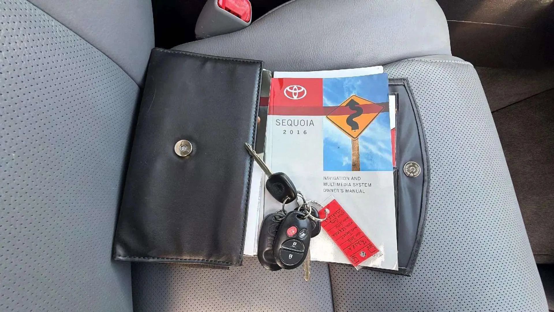 Used 2016 Toyota Sequoia Platinum image 43